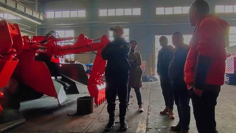 實地考察丨{卓力扒渣機}_歡迎河南某地煤礦負責人來我廠考察調(diào)研